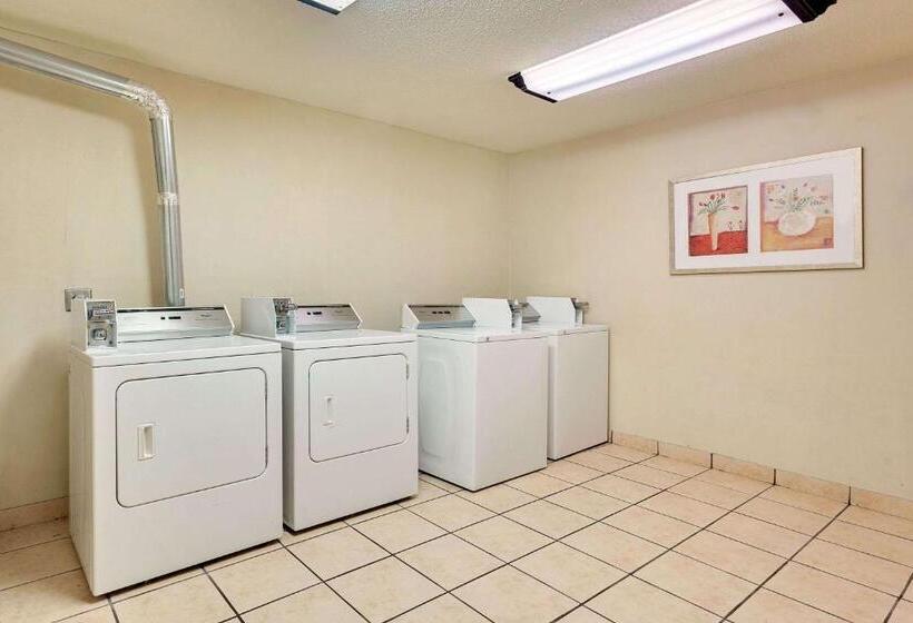 בית מלון כפרי Baymont By Wyndham Kalamazoo East