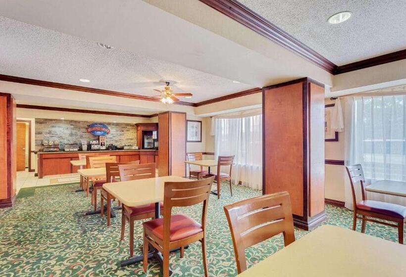 בית מלון כפרי Baymont By Wyndham Kalamazoo East