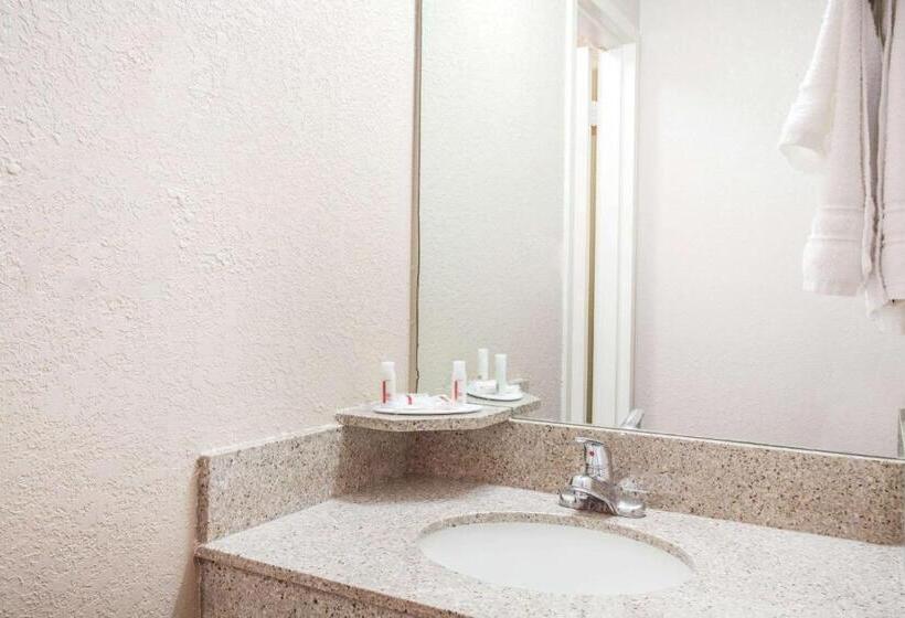 בית מלון כפרי Baymont By Wyndham Madison Heights Detroit Area