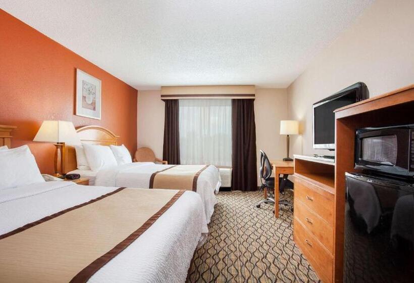 ホテル Baymont By Wyndham Madison Heights Detroit Area