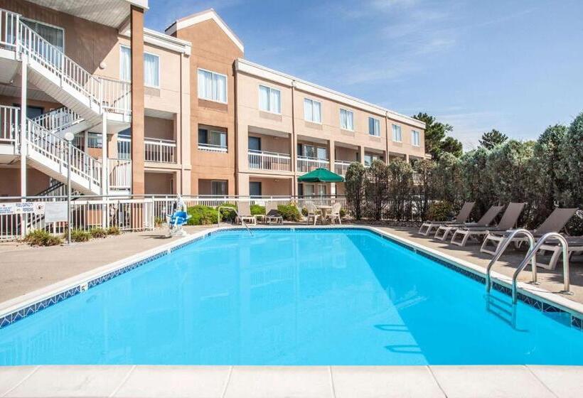 ホテル Baymont By Wyndham Madison Heights Detroit Area