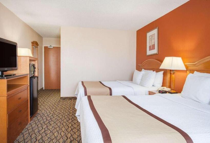 ホテル Baymont By Wyndham Madison Heights Detroit Area