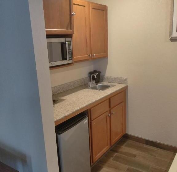 ホテル Baymont By Wyndham Madison Heights Detroit Area