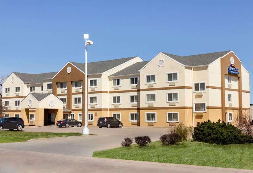 Отель Baymont By Wyndham Salina