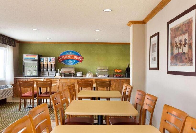 Отель Baymont By Wyndham Salina