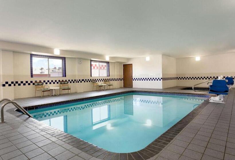 Отель Baymont By Wyndham Salina