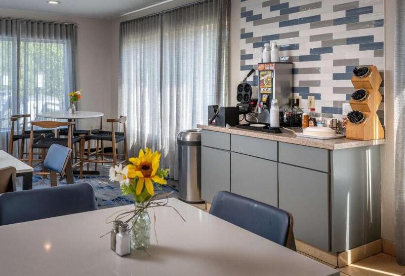 فندق Best Western Plus Beckley Inn