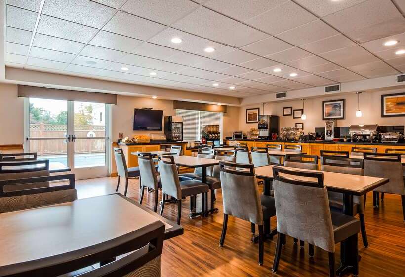 فندق Best Western Plus Edmonds Harbor Inn