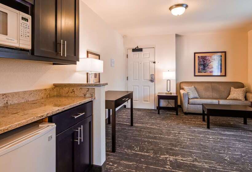 فندق Best Western Plus Edmonds Harbor Inn