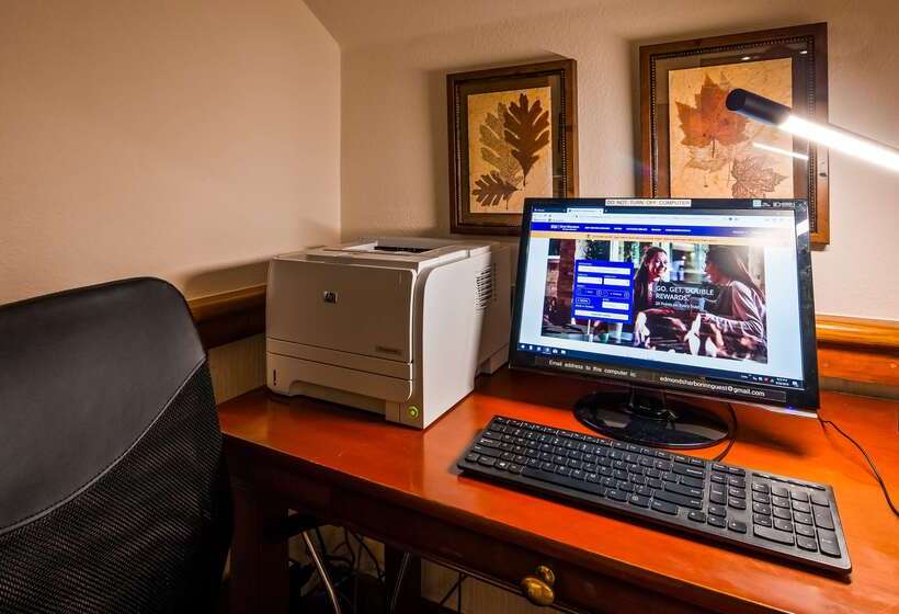 فندق Best Western Plus Edmonds Harbor Inn