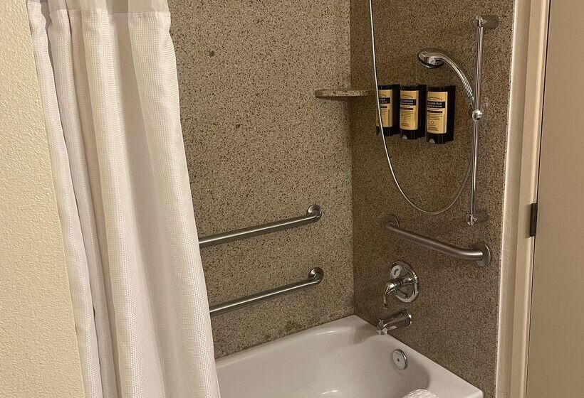 فندق Best Western Plus Edmonds Harbor Inn