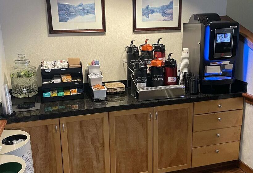 فندق Best Western Plus Edmonds Harbor Inn