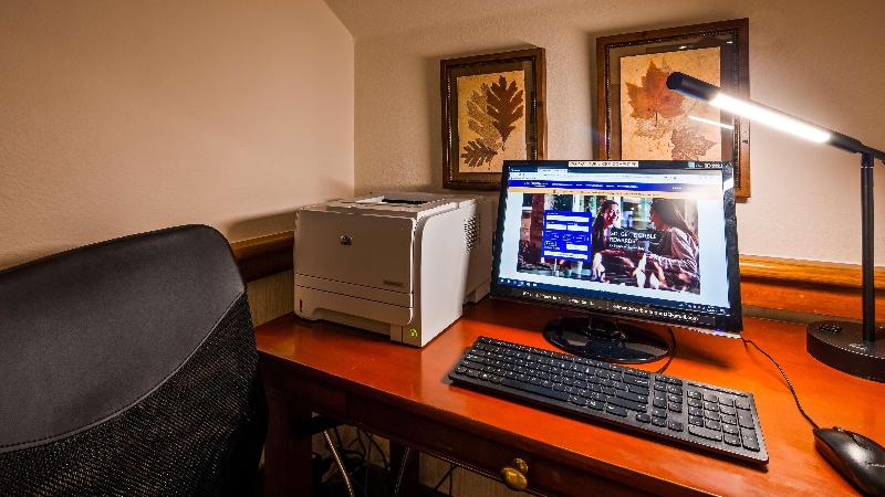 فندق Best Western Plus Edmonds Harbor Inn