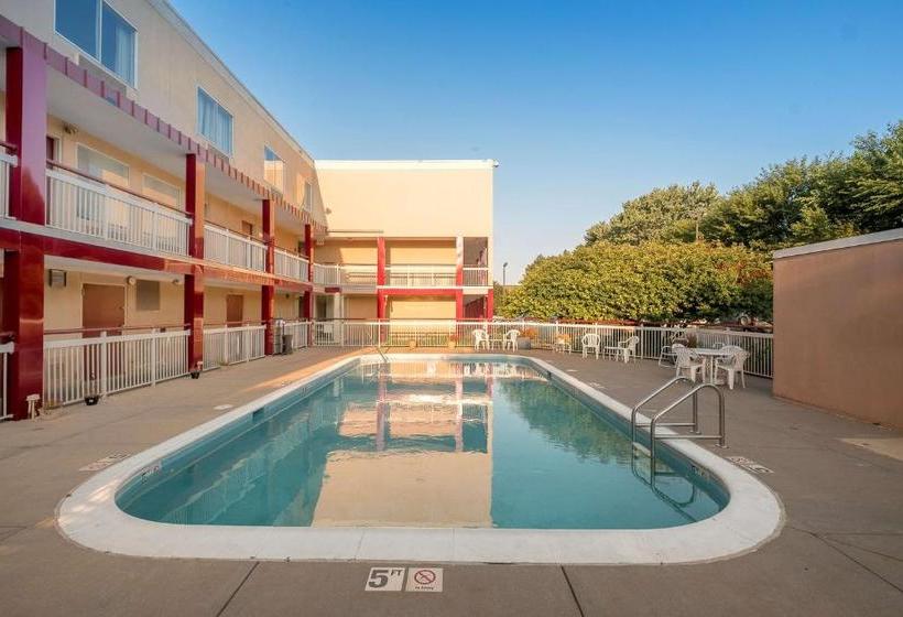 هتل Cedar Rapids Inn