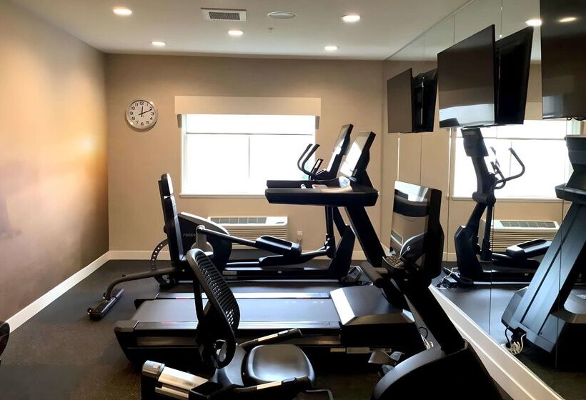 هتل Clarion Pointe Mattoon Near University