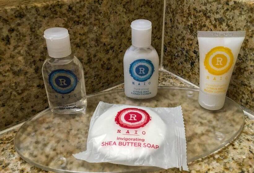 هتل Comfort Inn & Suites Near Kino Sports Complex