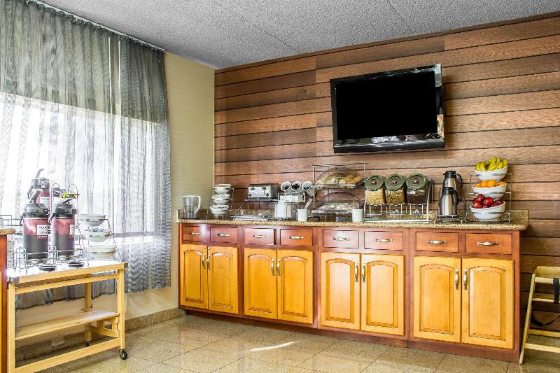 هتل Comfort Inn & Suites Near Kino Sports Complex