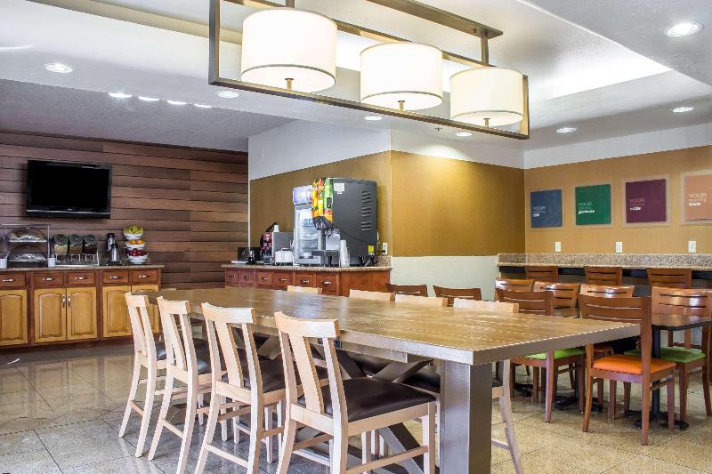 هتل Comfort Inn & Suites Near Kino Sports Complex