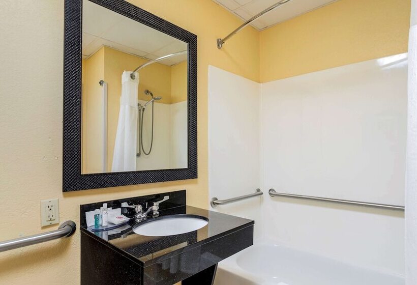 فندق Comfort Inn & Suites