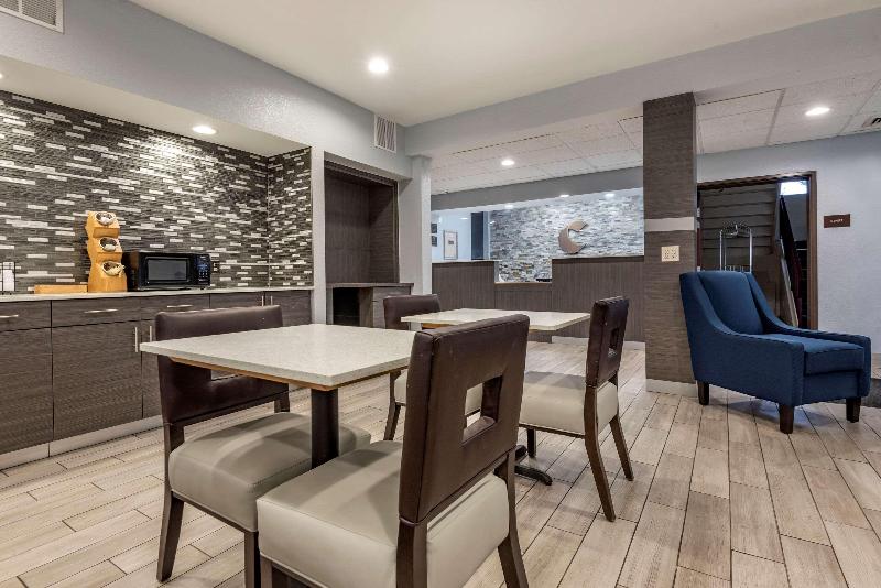 فندق Comfort Inn & Suites Liverpool   Syracuse