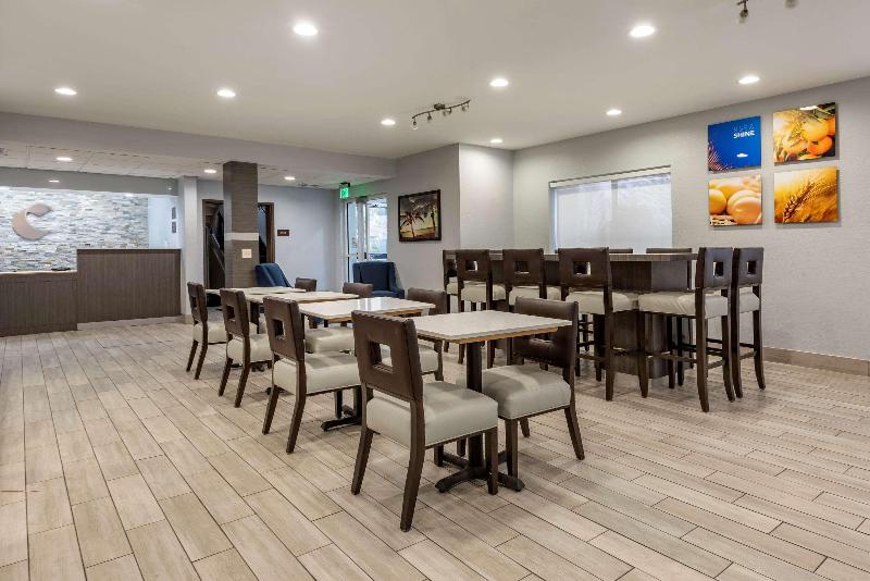 فندق Comfort Inn & Suites Liverpool   Syracuse