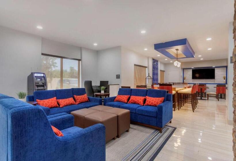 호텔 Comfort Inn & Suites