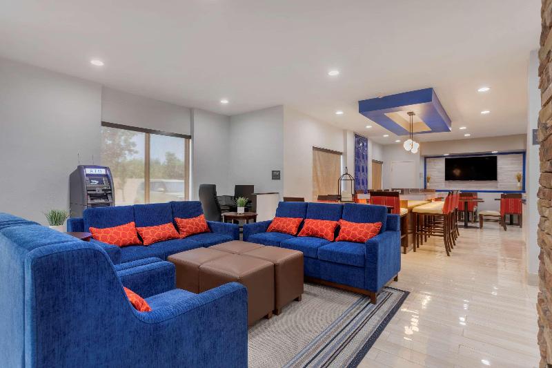 호텔 Comfort Inn & Suites