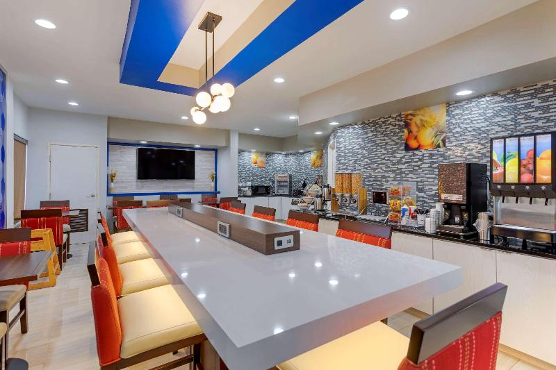 호텔 Comfort Inn & Suites