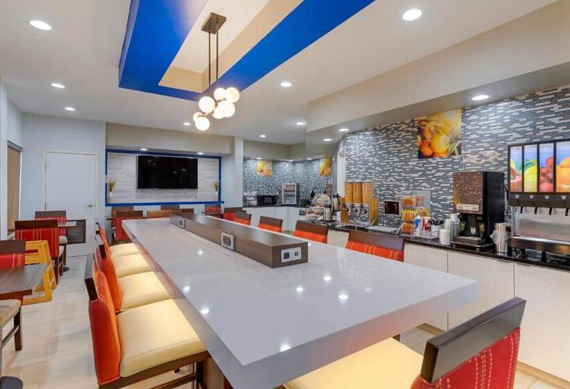 호텔 Comfort Inn & Suites