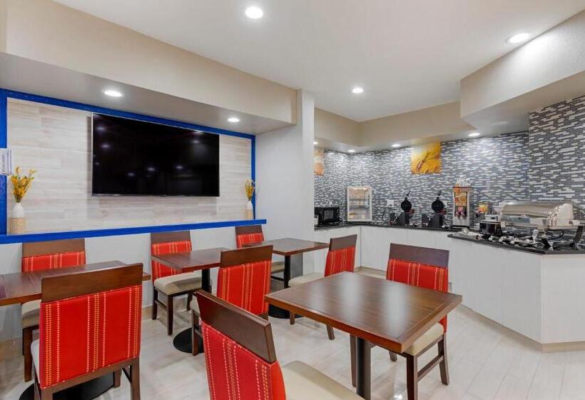 호텔 Comfort Inn & Suites