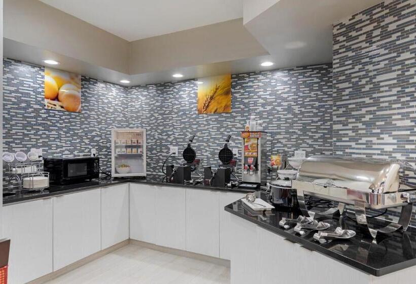 호텔 Comfort Inn & Suites