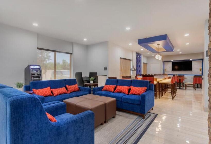 호텔 Comfort Inn & Suites