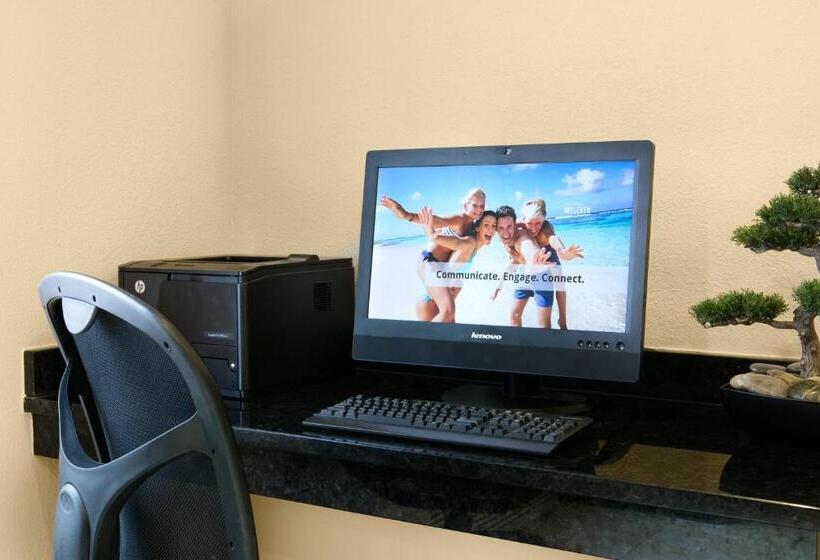 בית מלון כפרי Comfort Inn & Suites Olathe   Kansas City