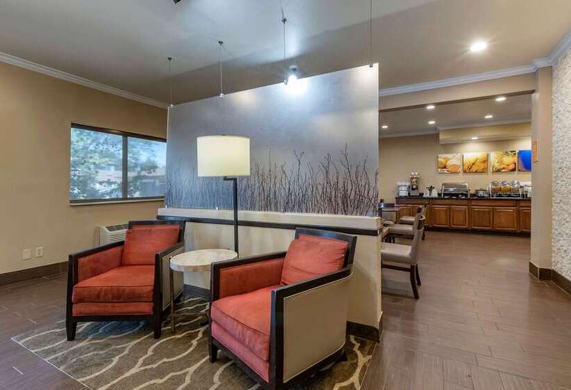 فندق Comfort Inn & Suites Waterloo  Cedar Falls