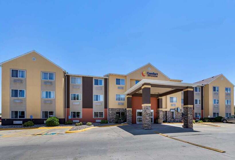 فندق Comfort Inn & Suites Waterloo  Cedar Falls