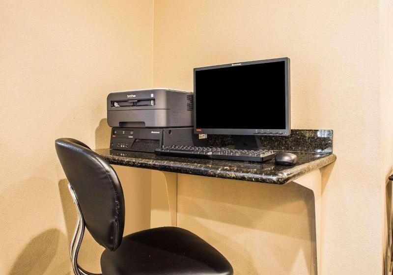 فندق Comfort Inn & Suites Waterloo  Cedar Falls