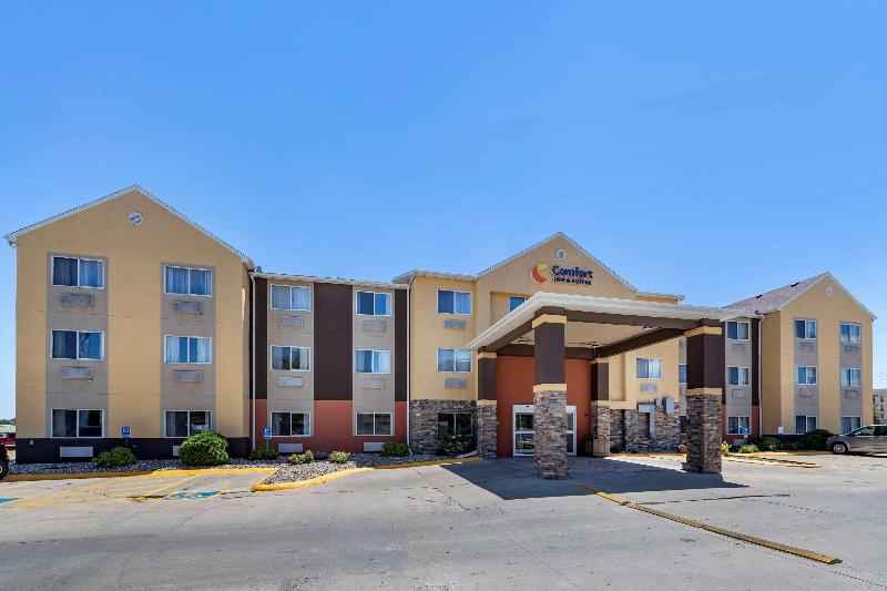 فندق Comfort Inn & Suites Waterloo  Cedar Falls