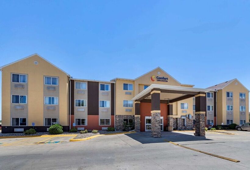 فندق Comfort Inn & Suites Waterloo  Cedar Falls