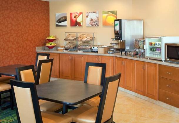 בית מלון כפרי Country Inn & Suites By Radisson, Fayetteville I95, Nc