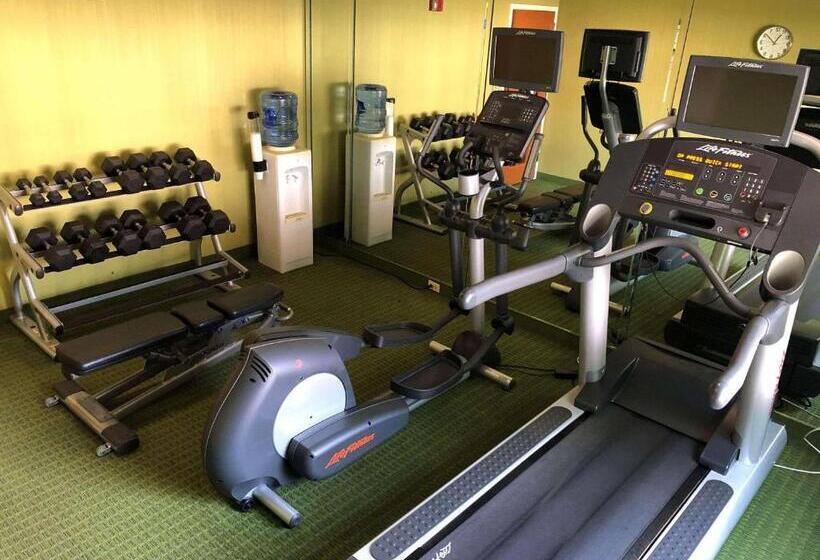 فندق Country Inn & Suites By Radisson, Fayetteville I95, Nc