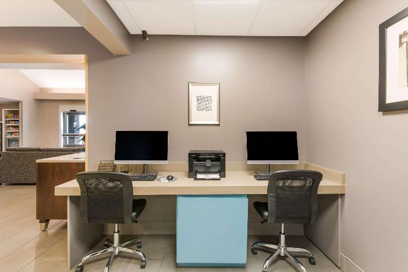 Отель Country Inn & Suites By Radisson, Wichita East, Ks