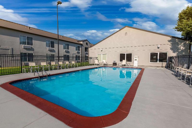 Отель Country Inn & Suites By Radisson, Wichita East, Ks