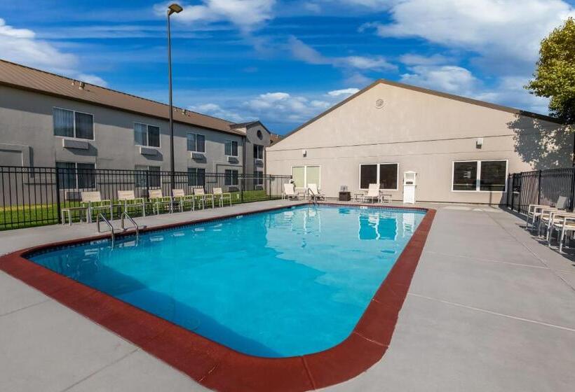 Отель Country Inn & Suites By Radisson, Wichita East, Ks
