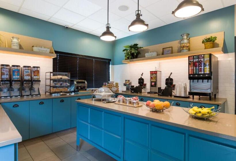 Отель Country Inn & Suites By Radisson, Wichita East, Ks