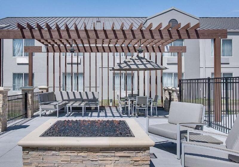 Отель Country Inn & Suites By Radisson, Wichita East, Ks