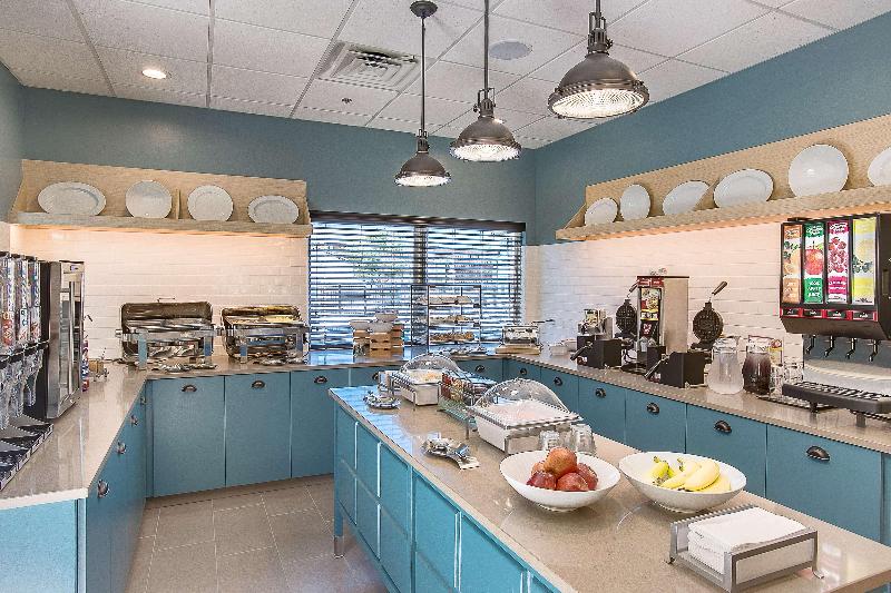 Отель Country Inn & Suites By Radisson, Wichita East, Ks