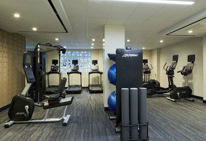 فندق Courtyard By Marriott Santa Barbara Downtown