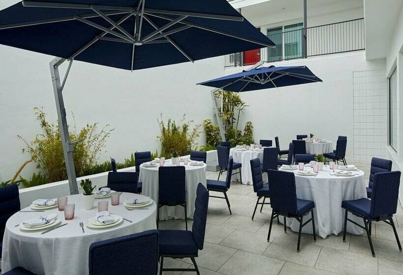 فندق Courtyard By Marriott Santa Barbara Downtown