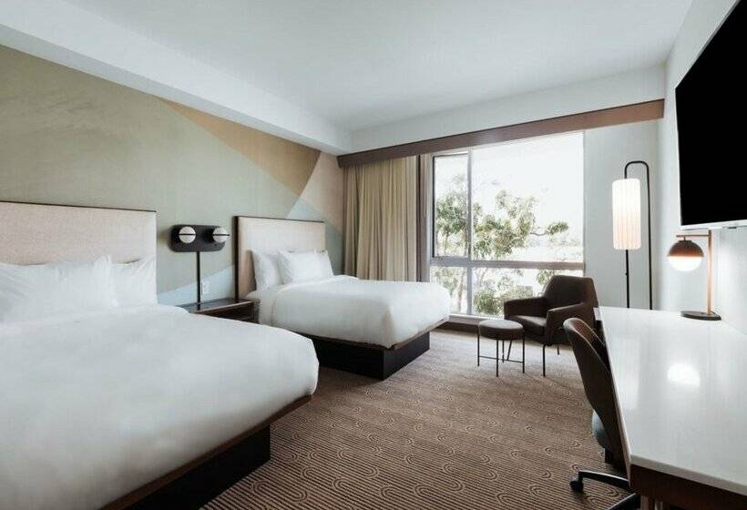 בית מלון כפרי Courtyard By Marriott Santa Barbara Downtown