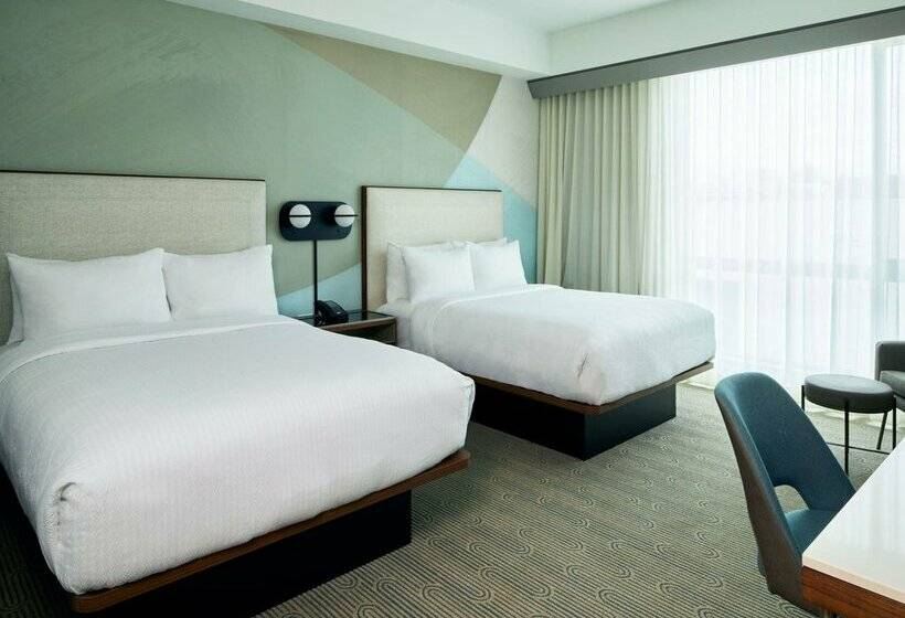 בית מלון כפרי Courtyard By Marriott Santa Barbara Downtown